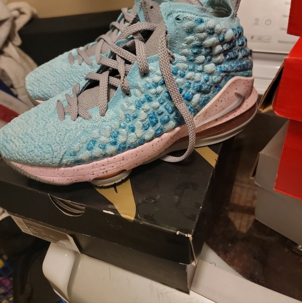 Lebron - Picture 3 of 3